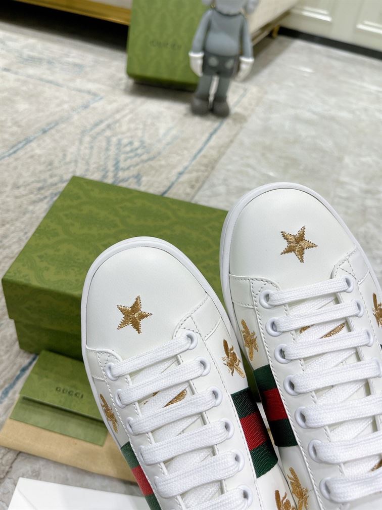 Gvc*1 Dupes Shoes ACE EMBROIDERED SNEAKER WITH BEES AND STARS   GCC090