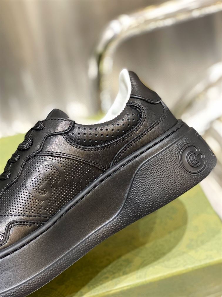 Gvc*1 MEN S GG EMBOSSED SNEAKER BLACK LEATHER   GCC004