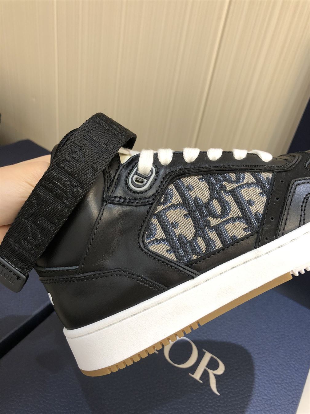 D10r B27 HIGH-TOP SNEAKER   DO006