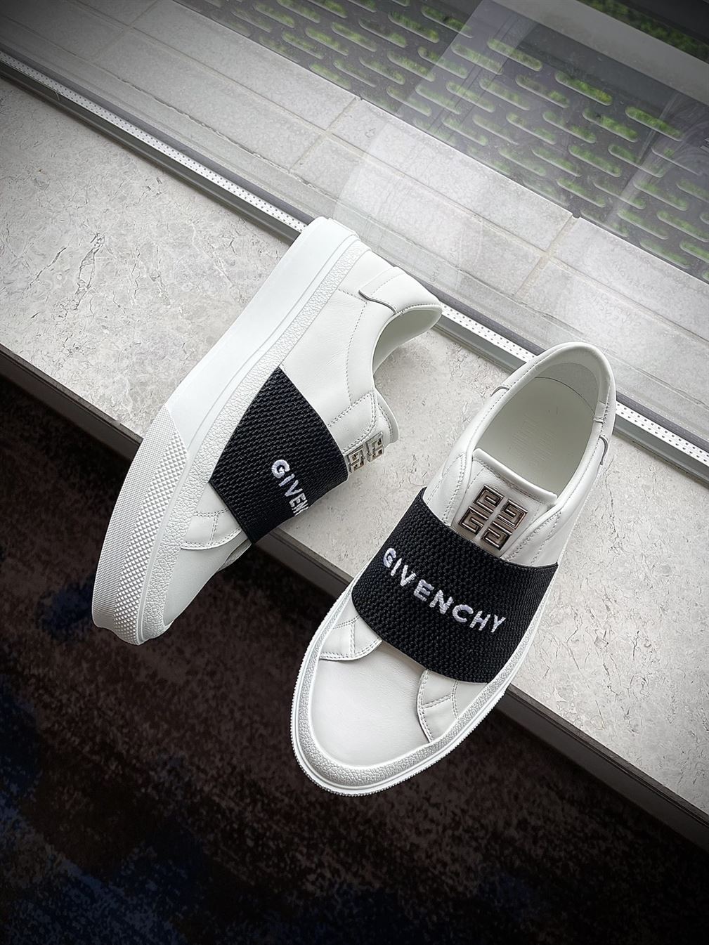 GIVENCHY SNEAKERS WITH ELASTIC BAND   GVC001