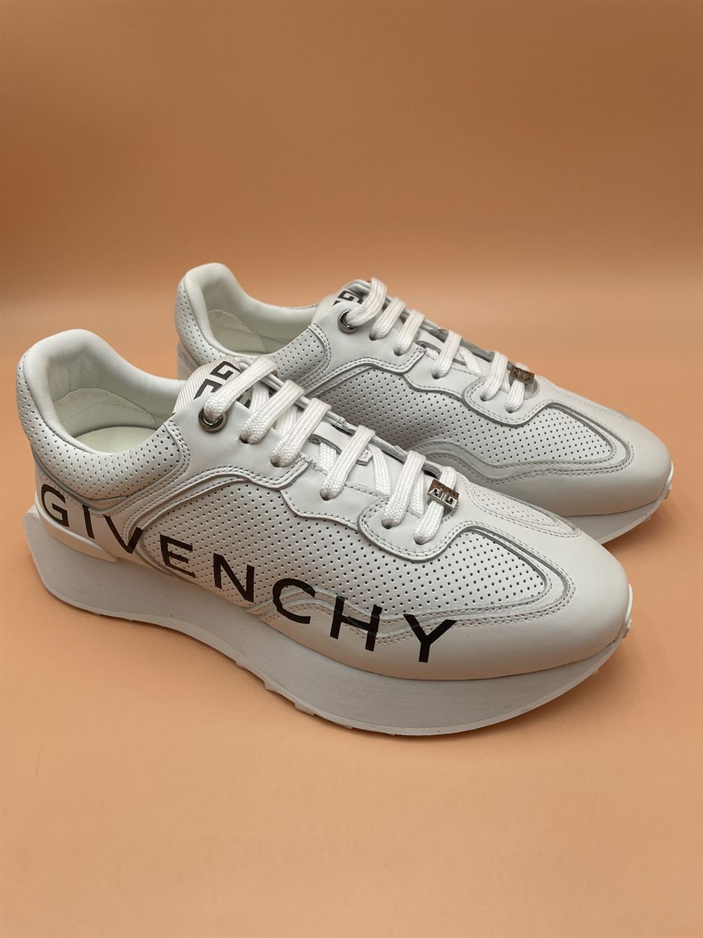 GIVENCHY RUNNER SNEAKERS IN PERFORATED LEATHER   GVC006