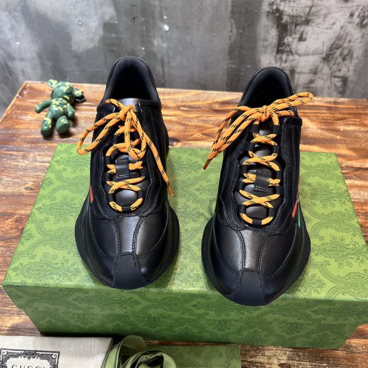 Gvc*1 RUN SIDE-STRIPE SNEAKERS   GCC095