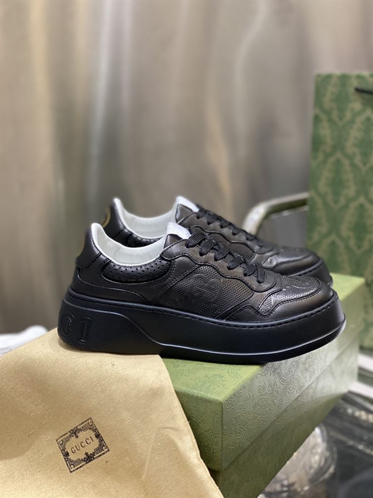 Gvc*1 MEN S GG EMBOSSED SNEAKER BLACK LEATHER   GCC004