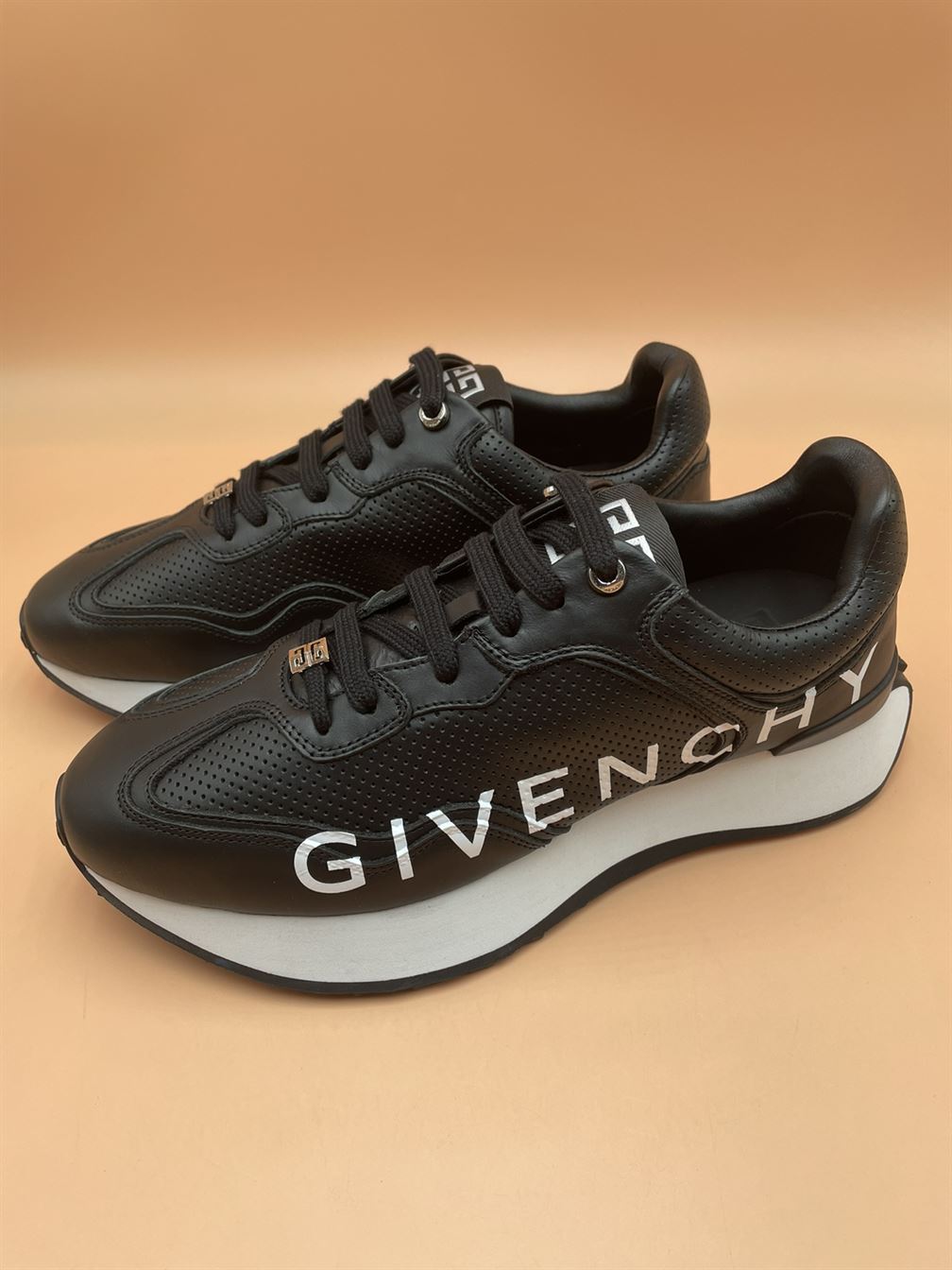 GIVENCHY RUNNER SNEAKERS IN PERFORATED LEATHER   GVC003