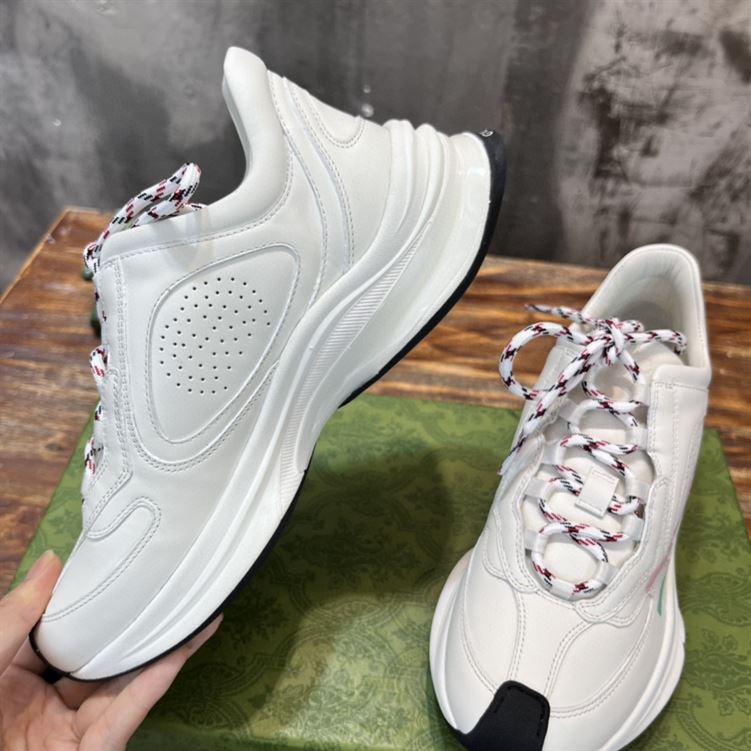 Gvc*1 RUN SIDE-STRIPE SNEAKERS   GCC097