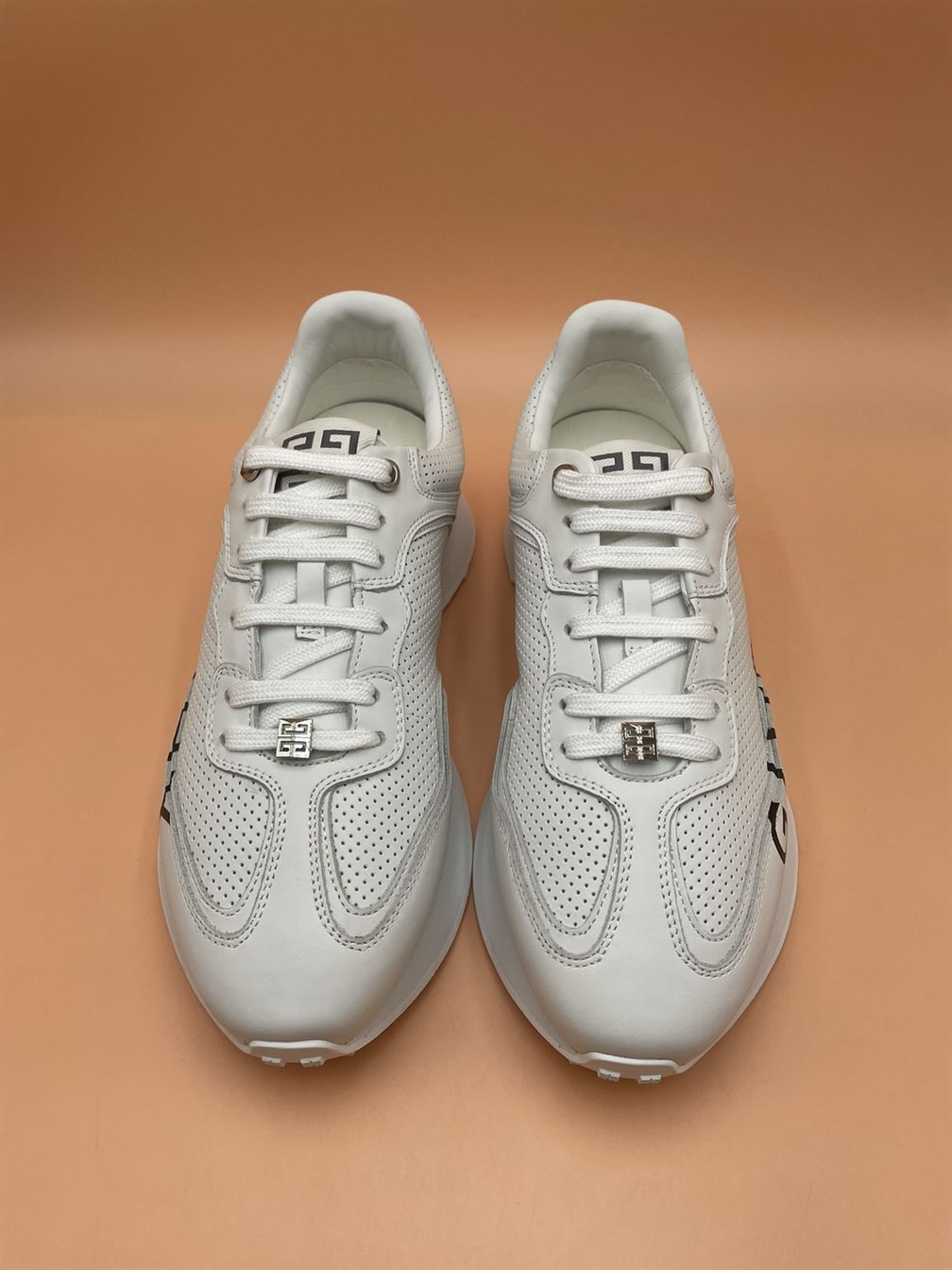 GIVENCHY RUNNER SNEAKERS IN PERFORATED LEATHER   GVC006