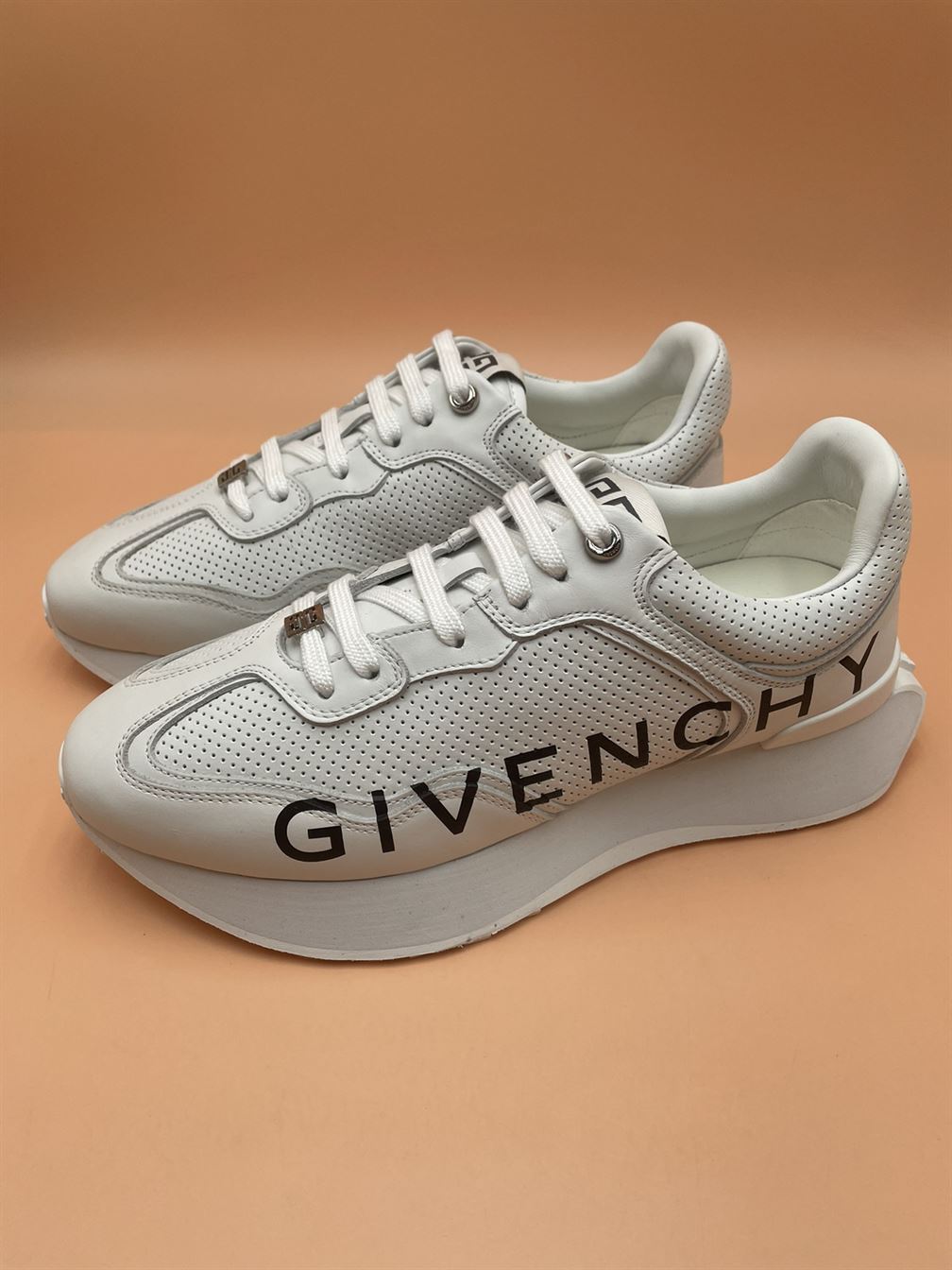 GIVENCHY RUNNER SNEAKERS IN PERFORATED LEATHER   GVC006
