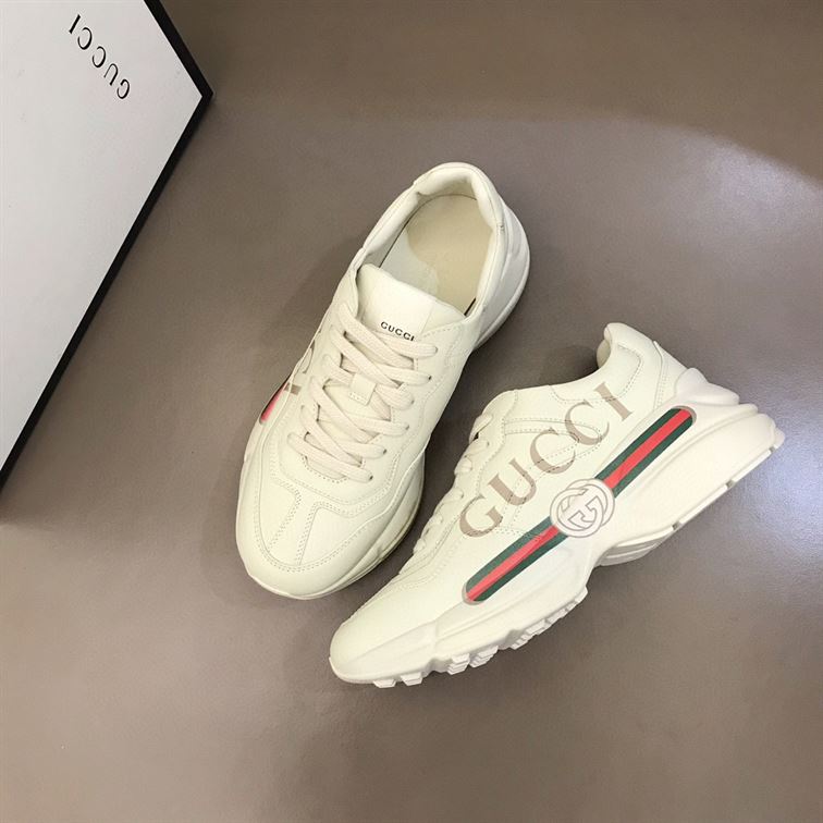 Gvc*1 WOMEN S RHYTON Gvc*1 LOGO LEATHER SNEAKER   GCC008