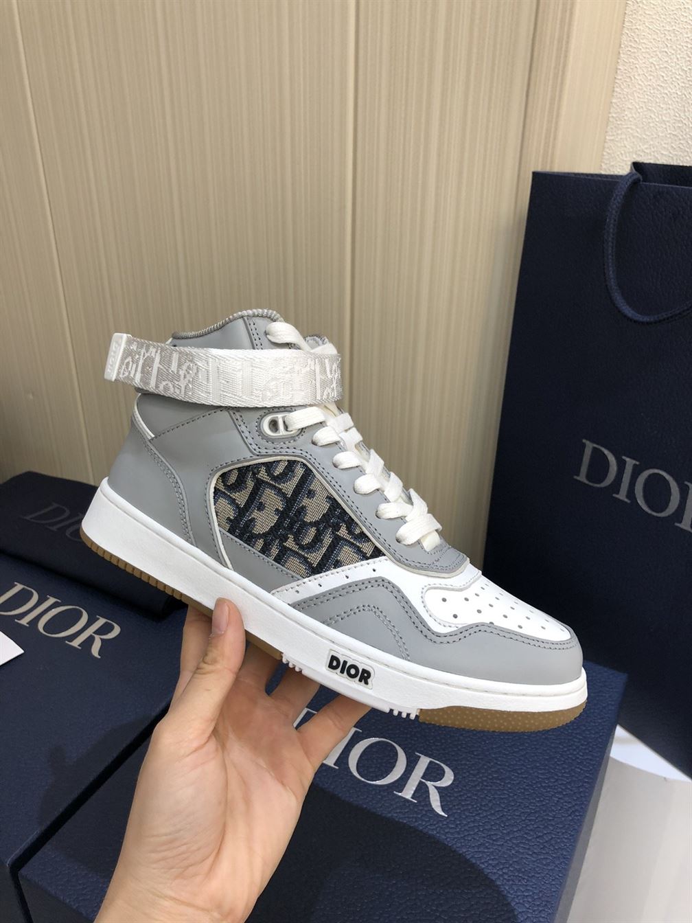 D10r B27 HIGH-TOP SNEAKER   DO009