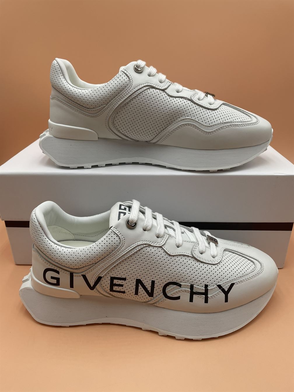 GIVENCHY RUNNER SNEAKERS IN PERFORATED LEATHER   GVC006