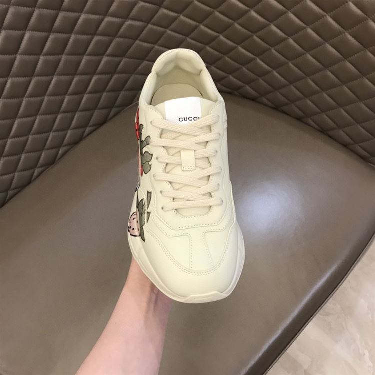 Gvc*1 RHYTON STRAWBERRY SNEAKERS   GCC018