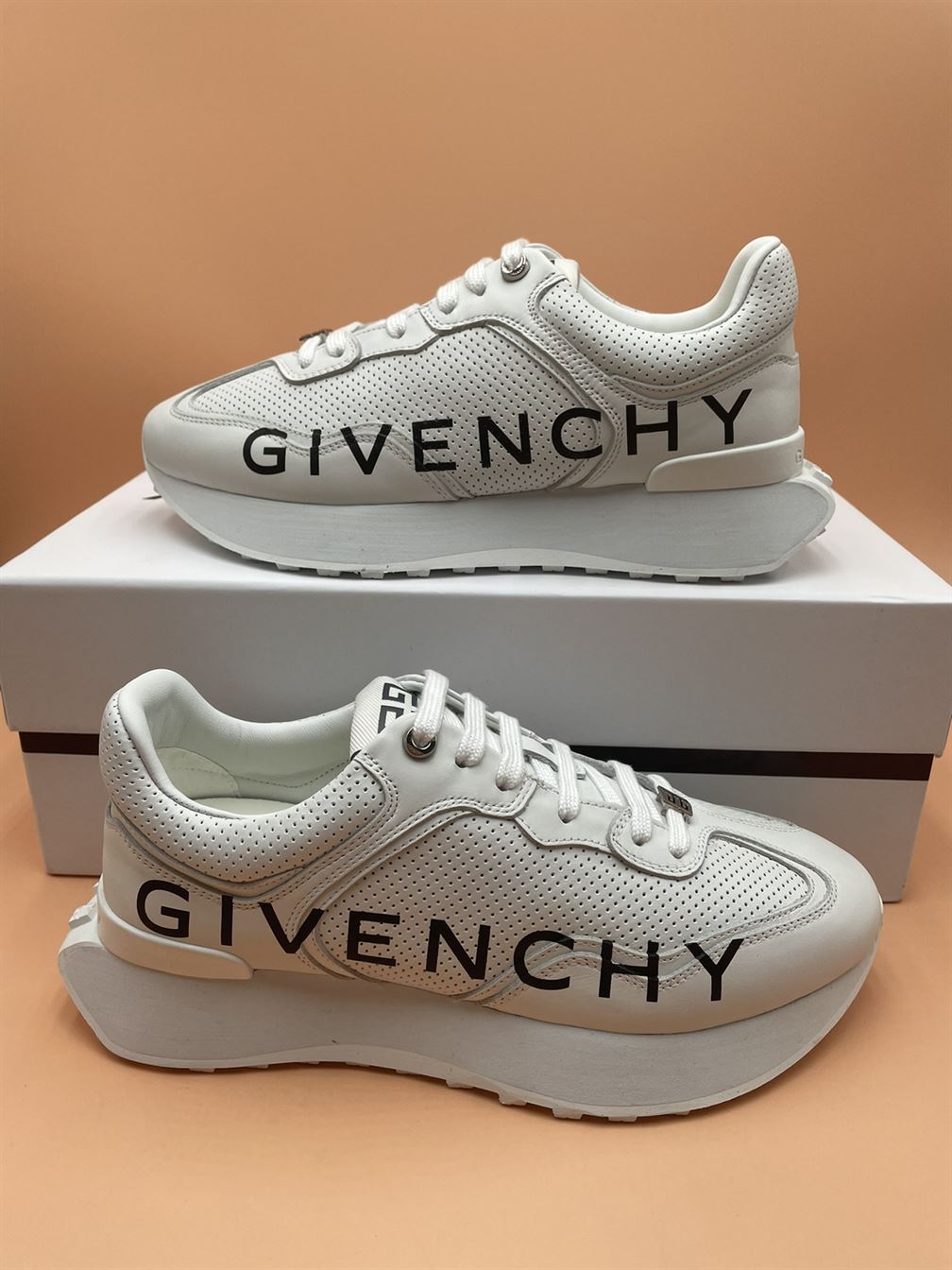 GIVENCHY RUNNER SNEAKERS IN PERFORATED LEATHER   GVC006