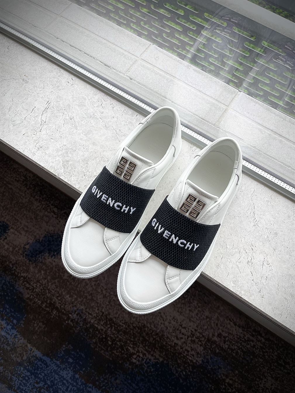 GIVENCHY SNEAKERS WITH ELASTIC BAND   GVC001