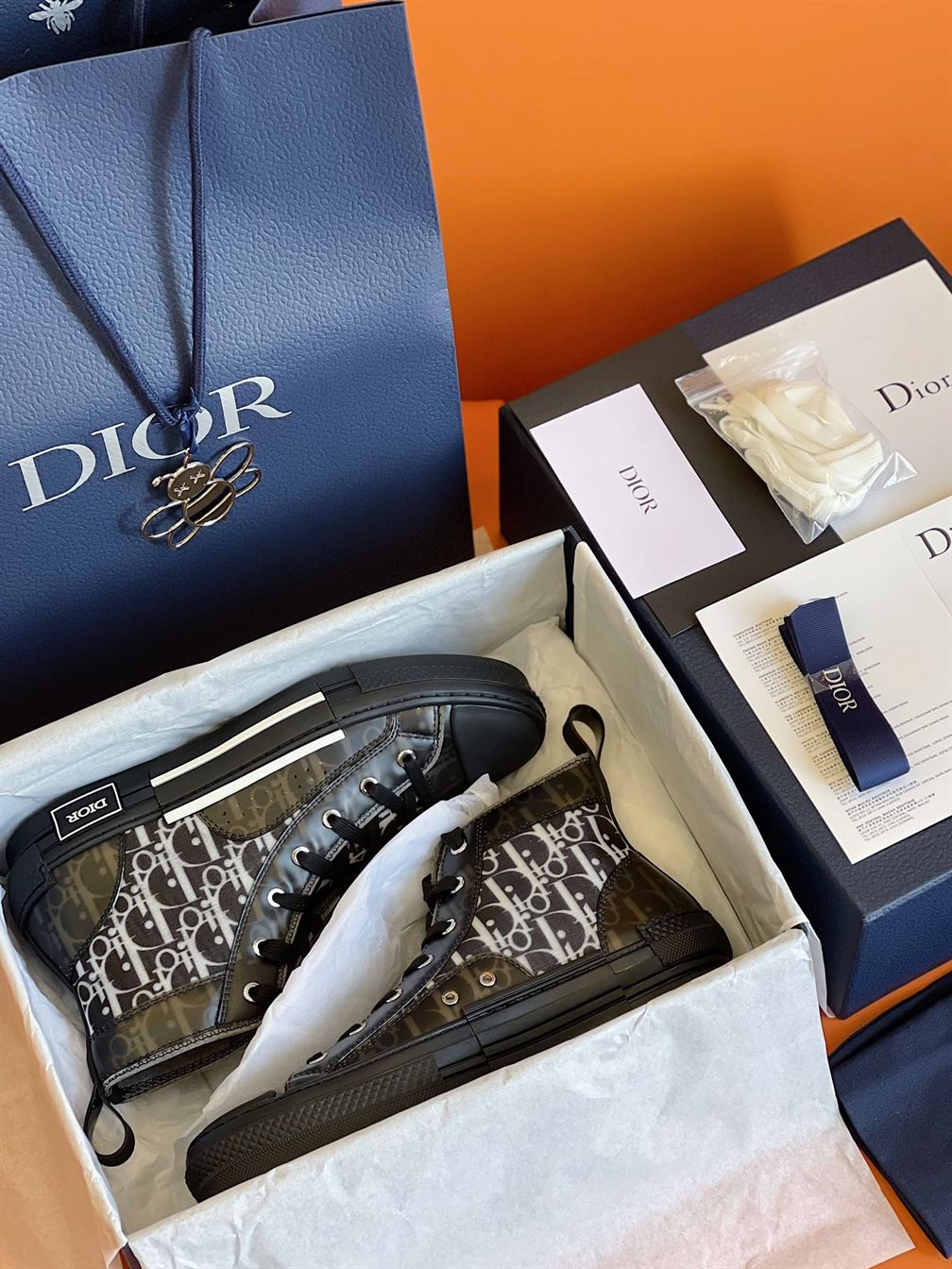 D10r B23 HIGH-TOP SNEAKER   DO043