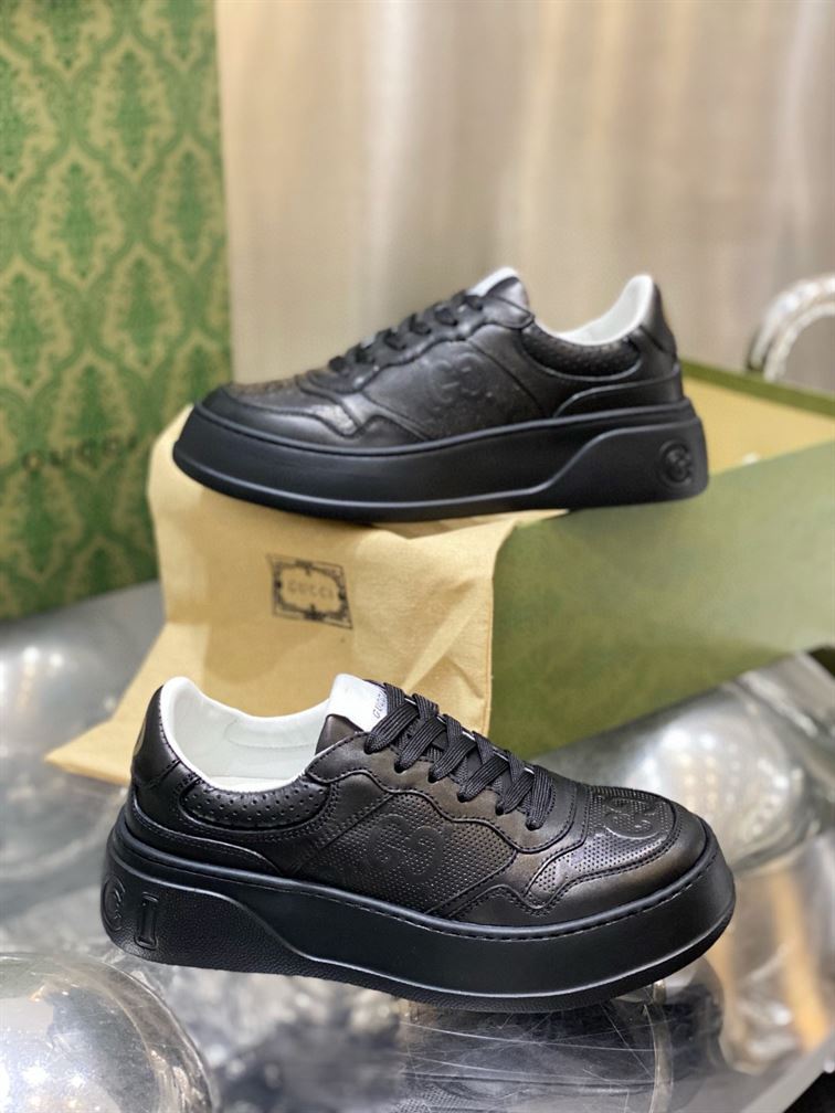 Gvc*1 MEN S GG EMBOSSED SNEAKER BLACK LEATHER   GCC004