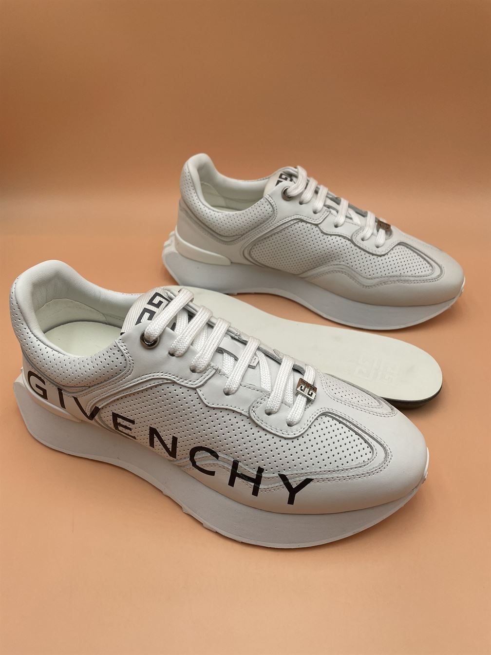 GIVENCHY RUNNER SNEAKERS IN PERFORATED LEATHER   GVC006