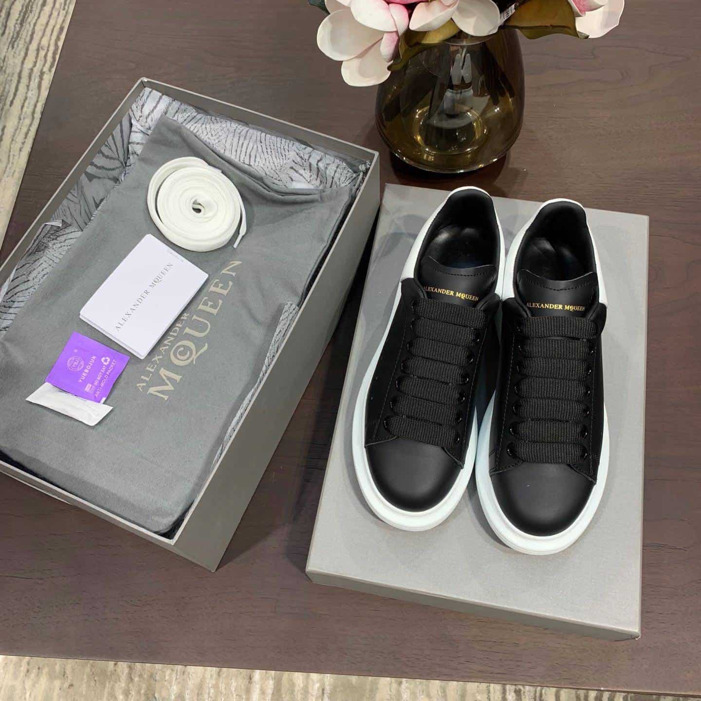 A1exa*der Mcqv*en Sneaker Dupe - AM11