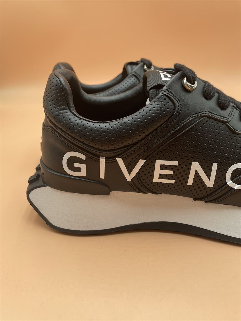 GIVENCHY RUNNER SNEAKERS IN PERFORATED LEATHER   GVC003