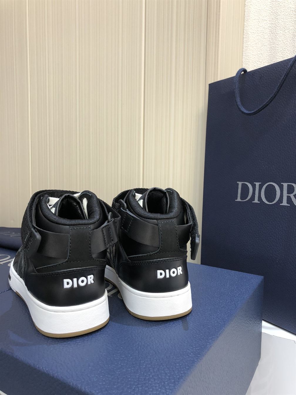 D10r B27 HIGH-TOP SNEAKER   DO006