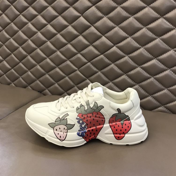 Gvc*1 RHYTON STRAWBERRY SNEAKERS   GCC018