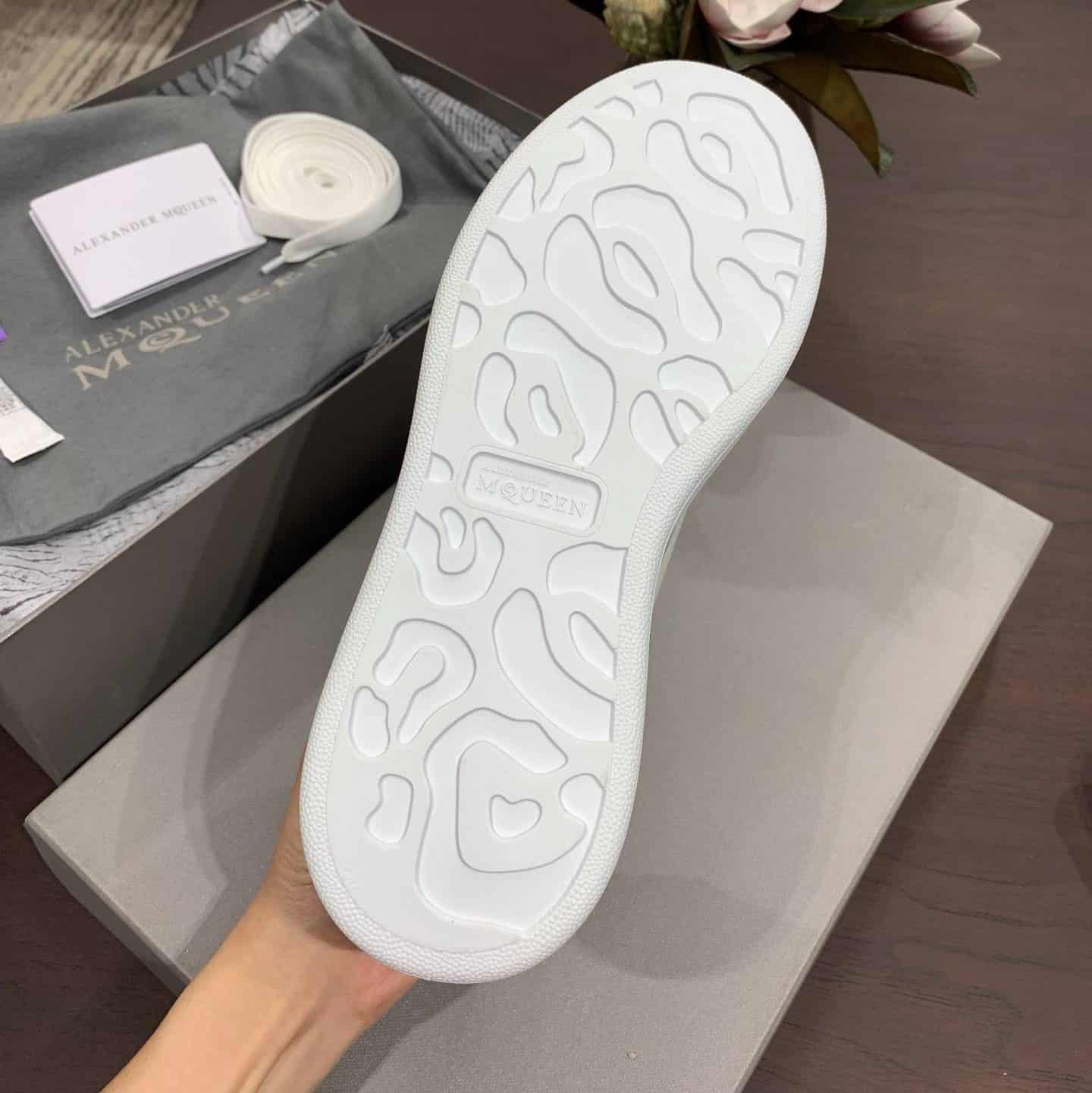 A1exa*der Mcqv*en Sneaker Dupe - AM7