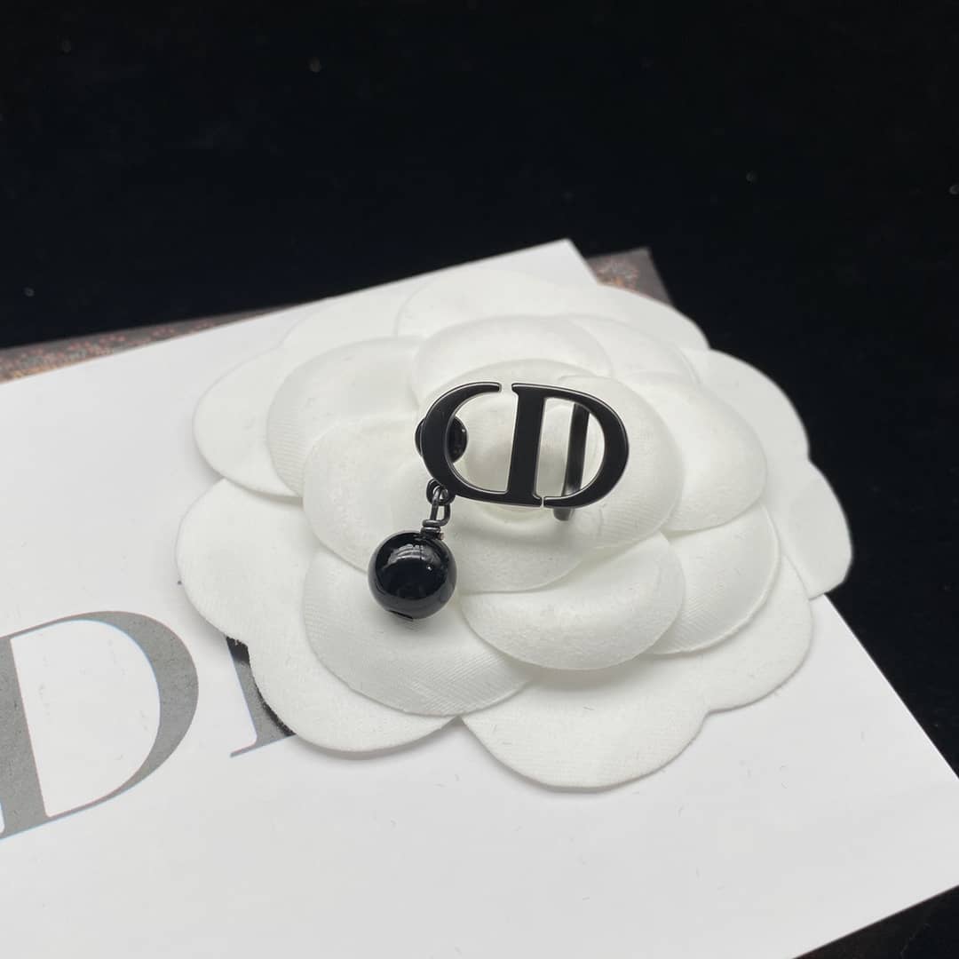 Best Chr1st1an D10r Classic Earring
