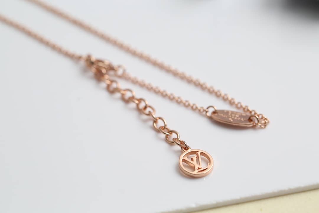Best L0vis Vvtt0n Classic Necklace