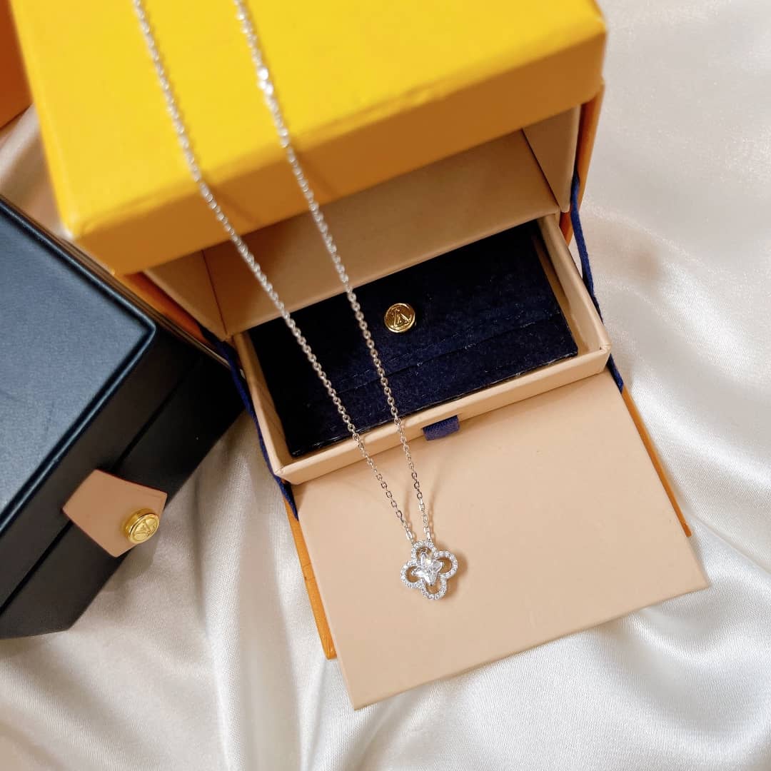 L0vis Vvtt0n Necklace For Sale