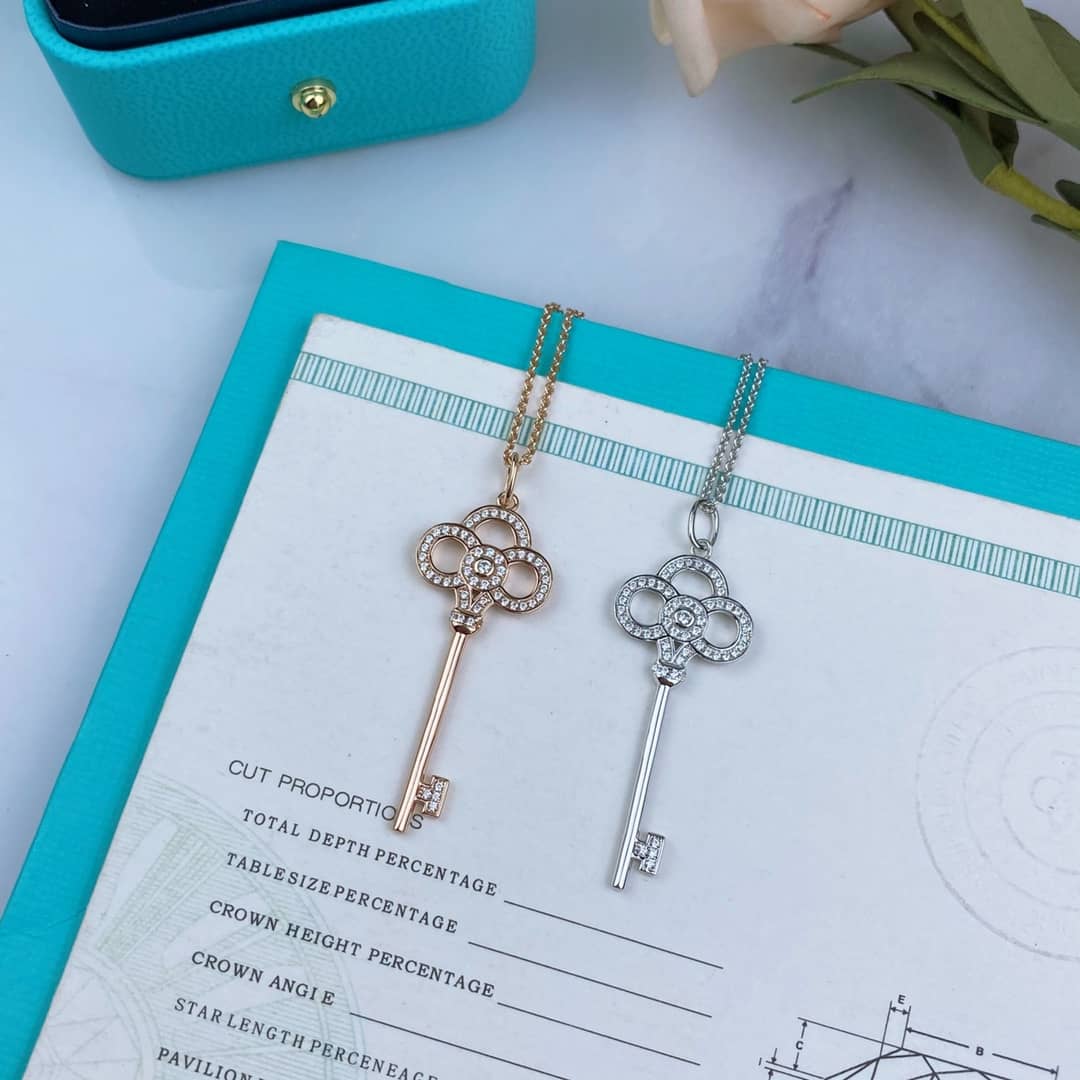 T*f*ny Necklace For Sale