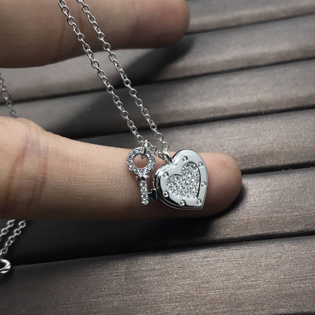 Knockoff T*f*ny Logo Necklace