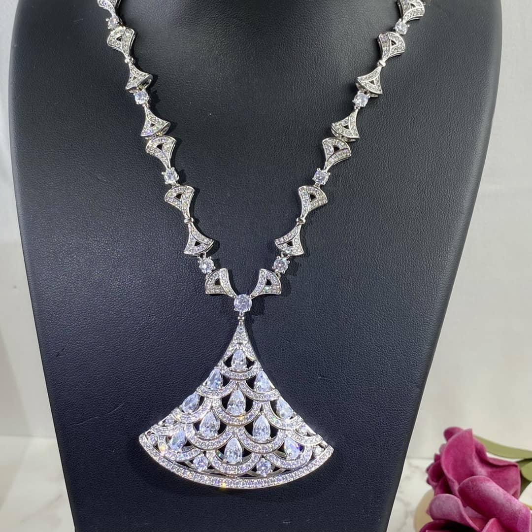 Bv1g*ai Necklace For Sale