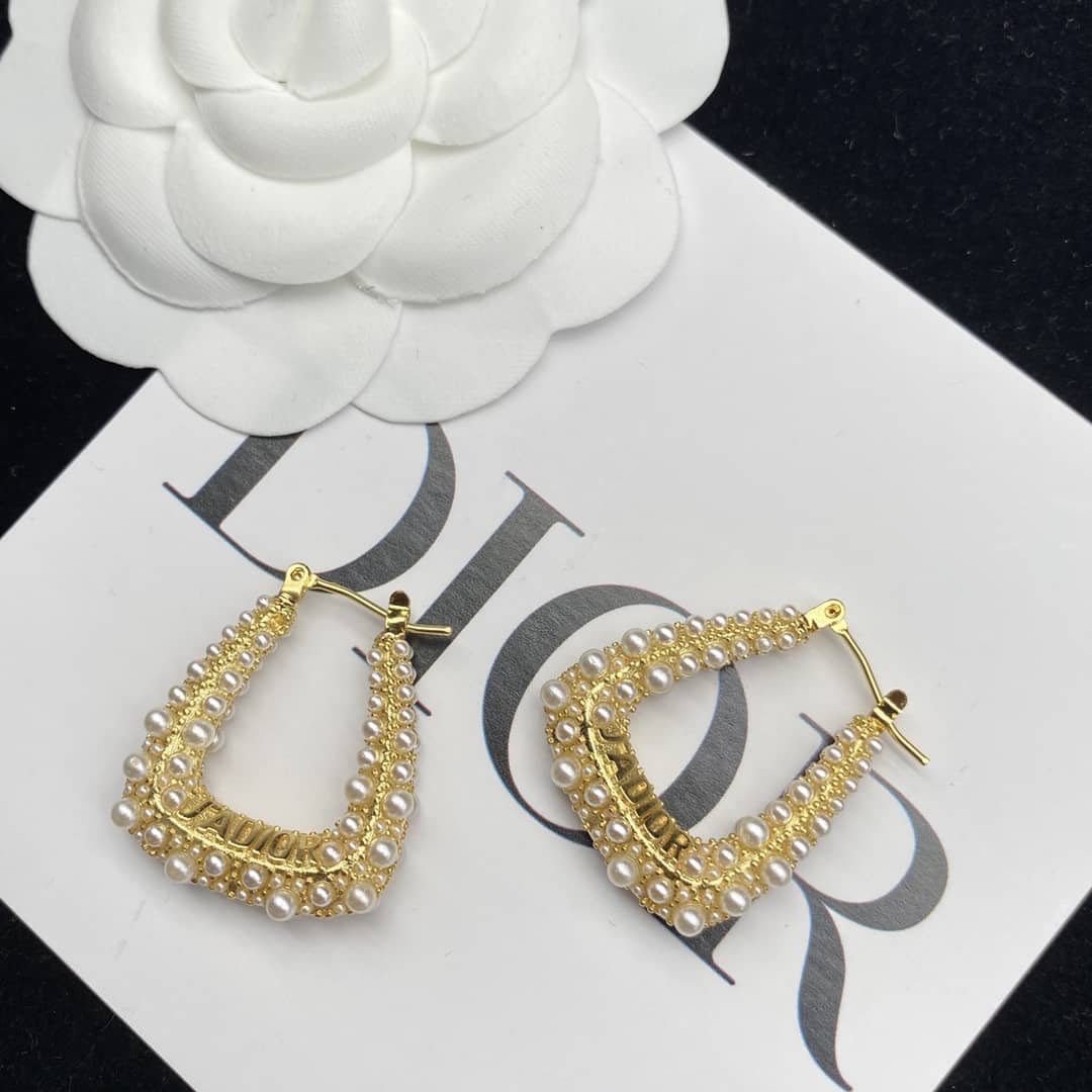 Best Chr1st1an D10r Classic Earring