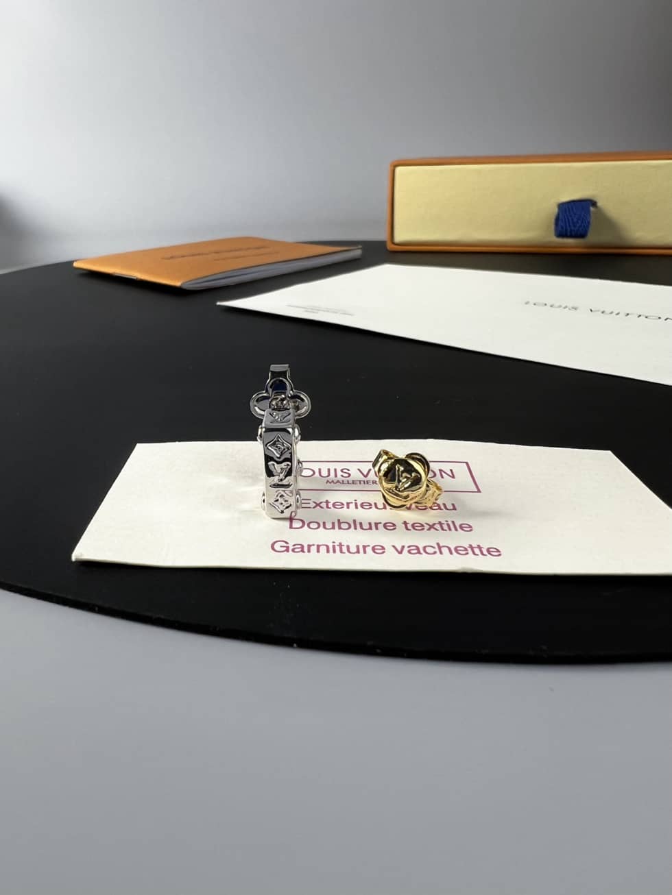 Knockoff L0vis Vvtt0n Logo Earring