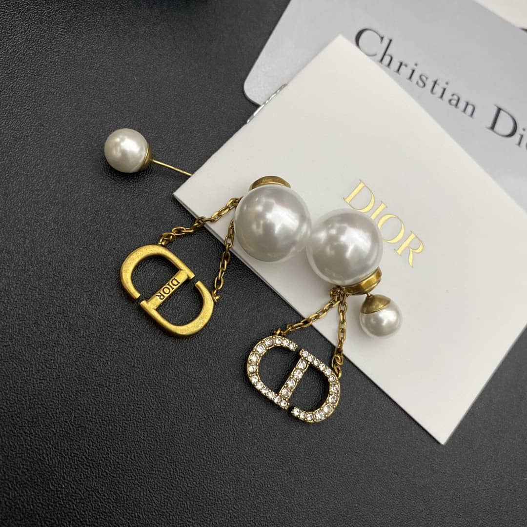 Best Chr1st1an D10r Classic Earring