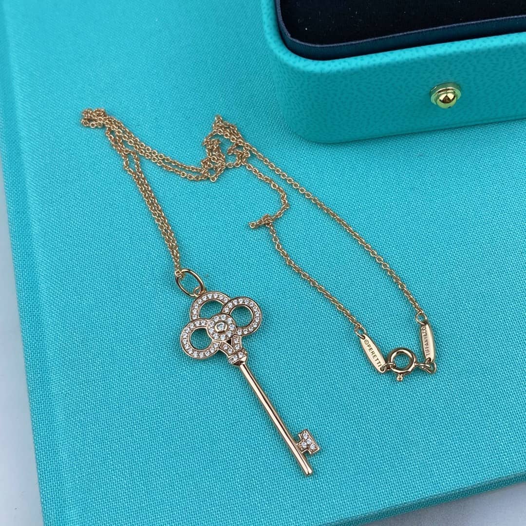 T*f*ny Necklace For Sale