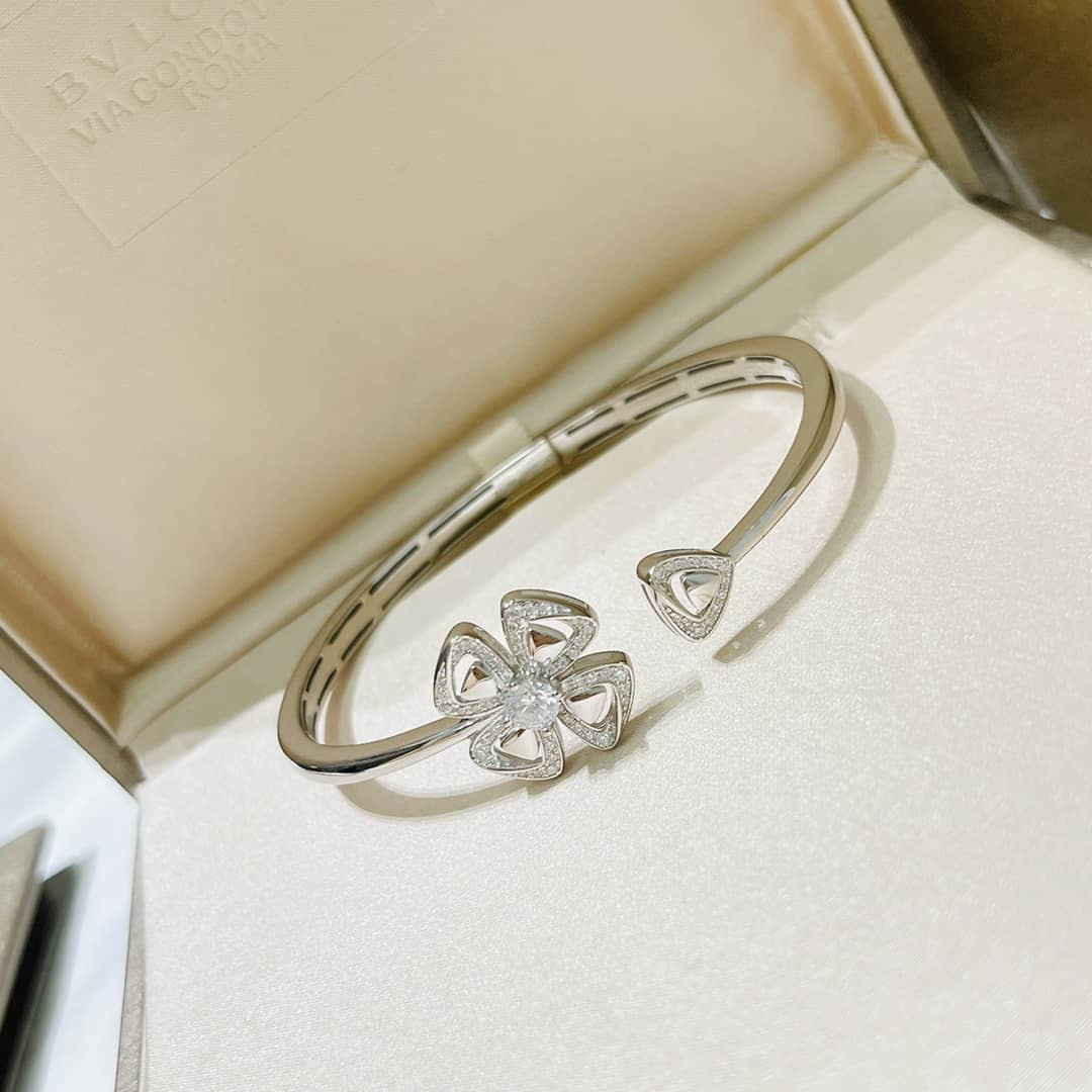 Knockoff Bv1g*ai Logo Bracelet