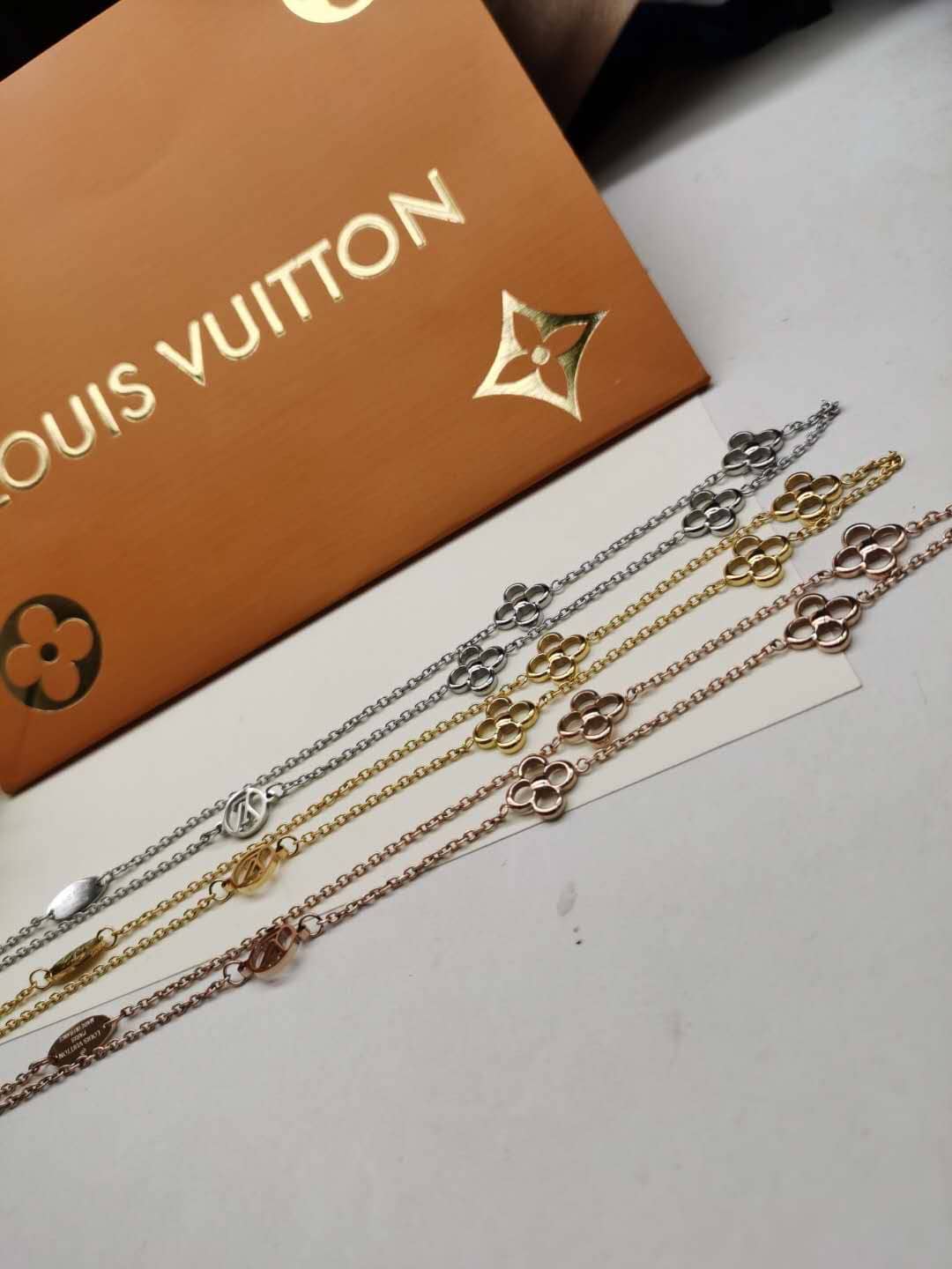 Cheap L0vis Vvtt0n Necklace