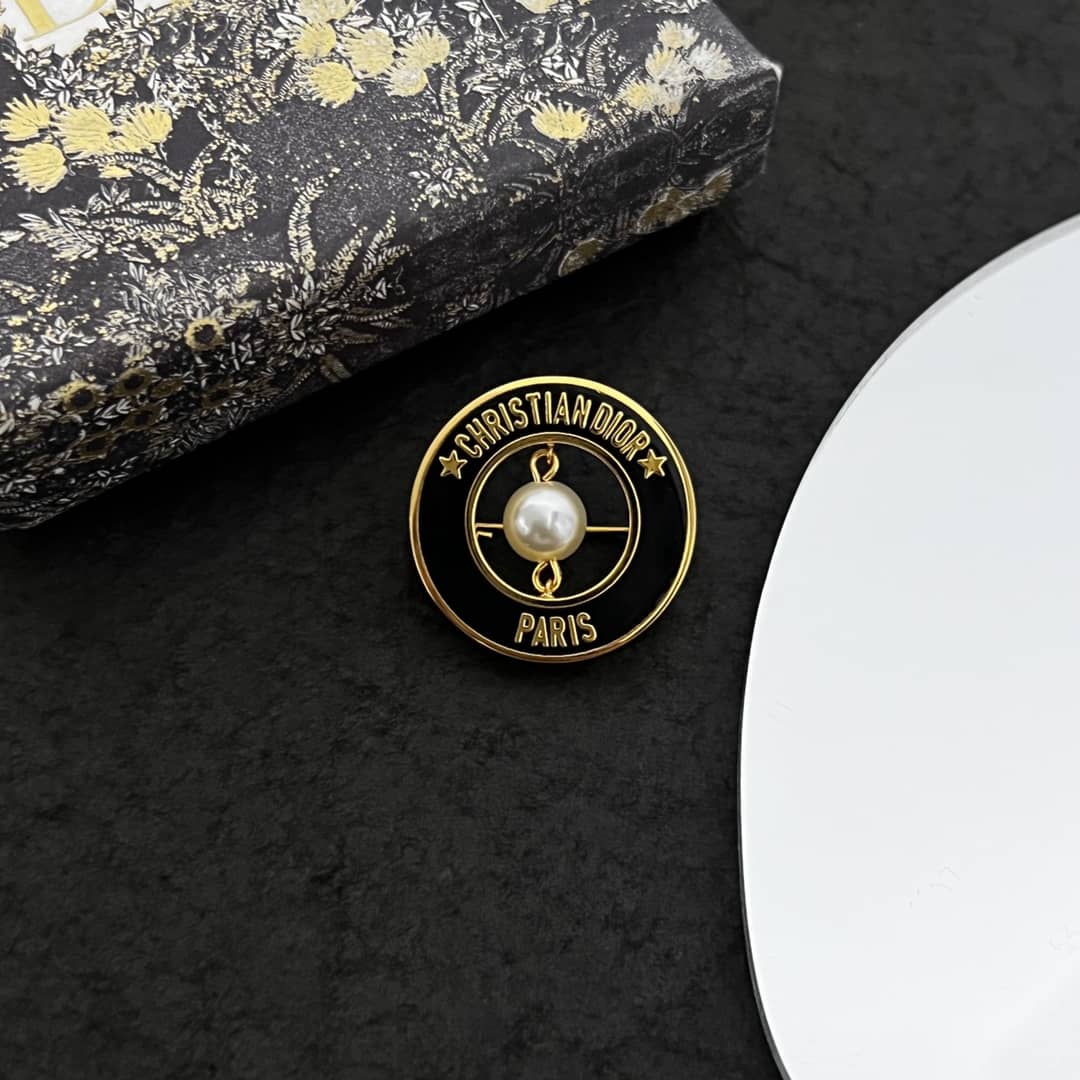 Top Quality Chr1st1an D10r Brooch