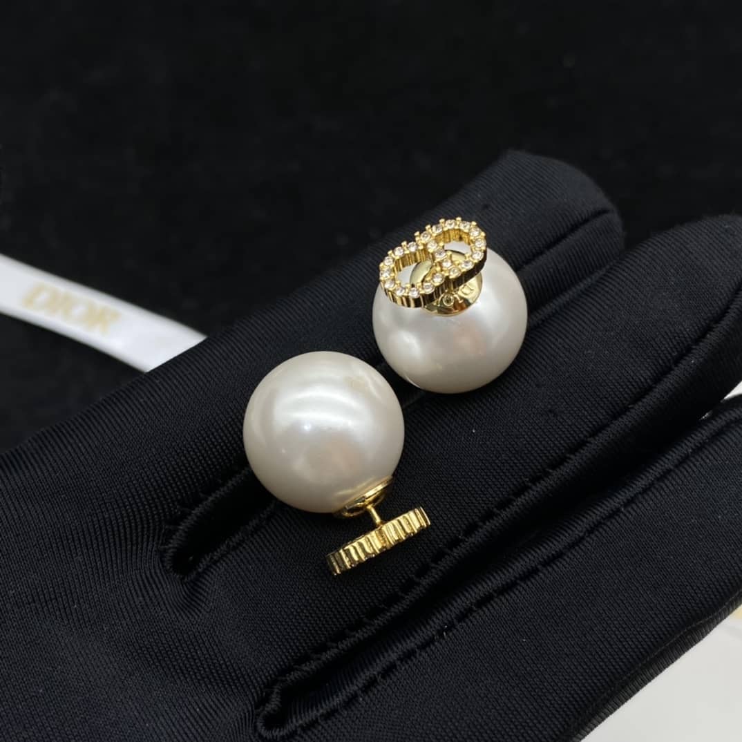 Top Quality Chr1st1an D10r Earring