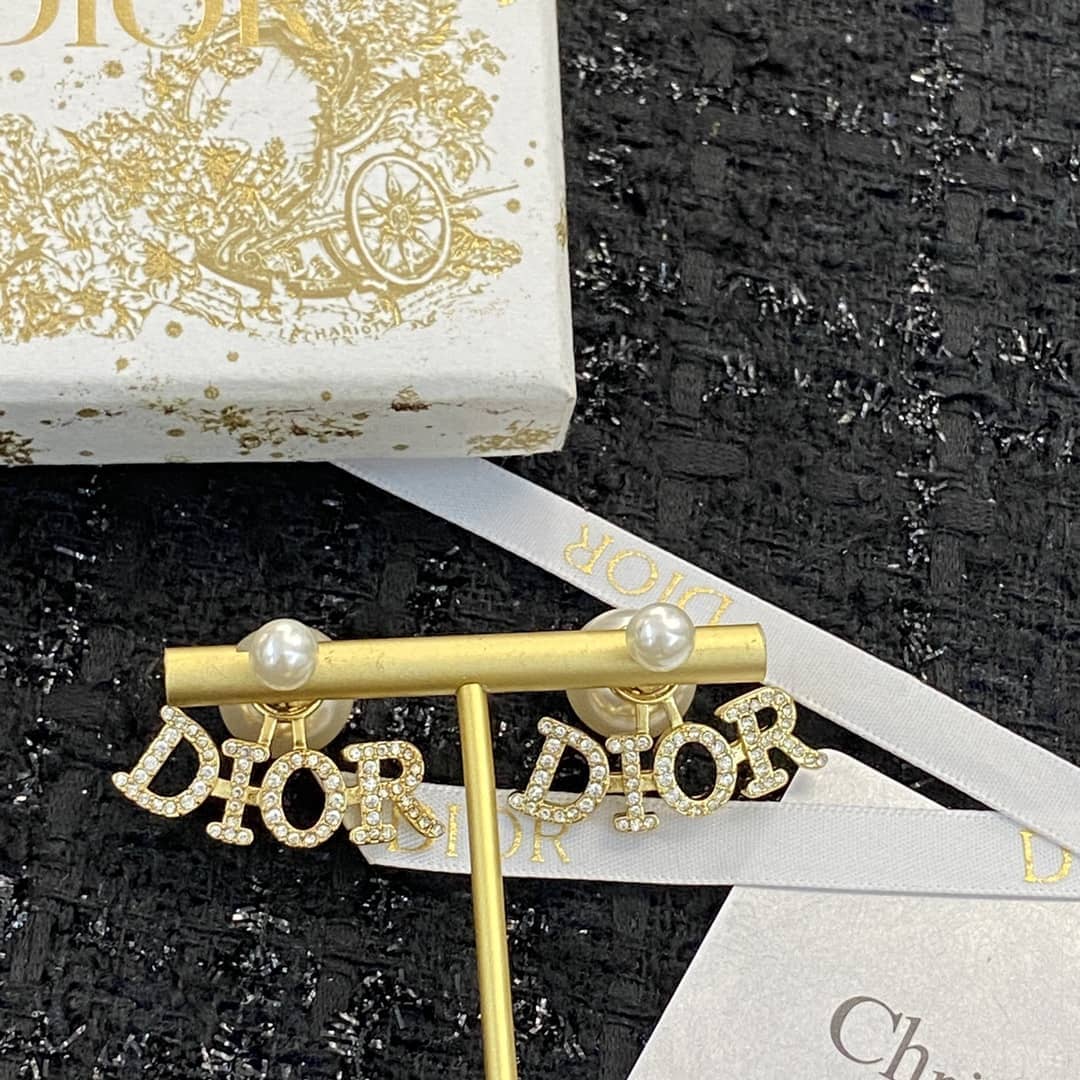 Best Chr1st1an D10r Classic Earring