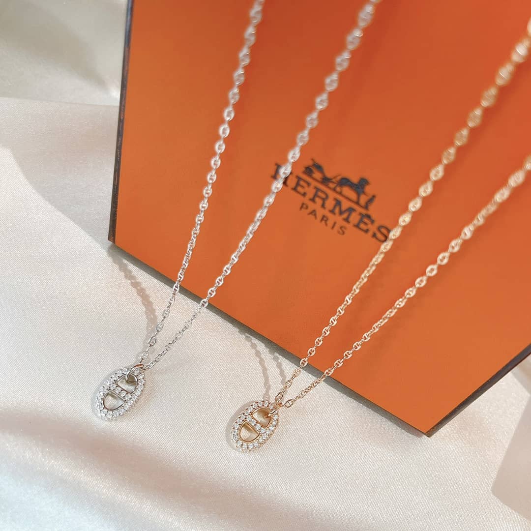 Fake H**me5 Logo Necklace