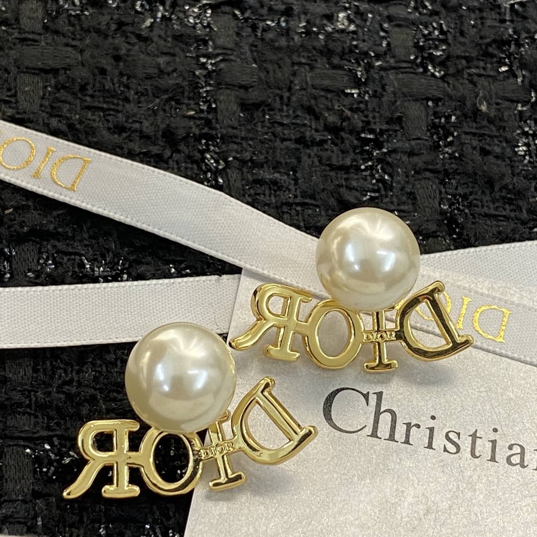 Best Chr1st1an D10r Classic Earring