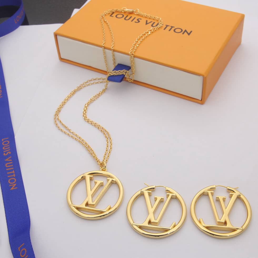 Wholesale L0vis Vvtt0n AAA+ Necklace