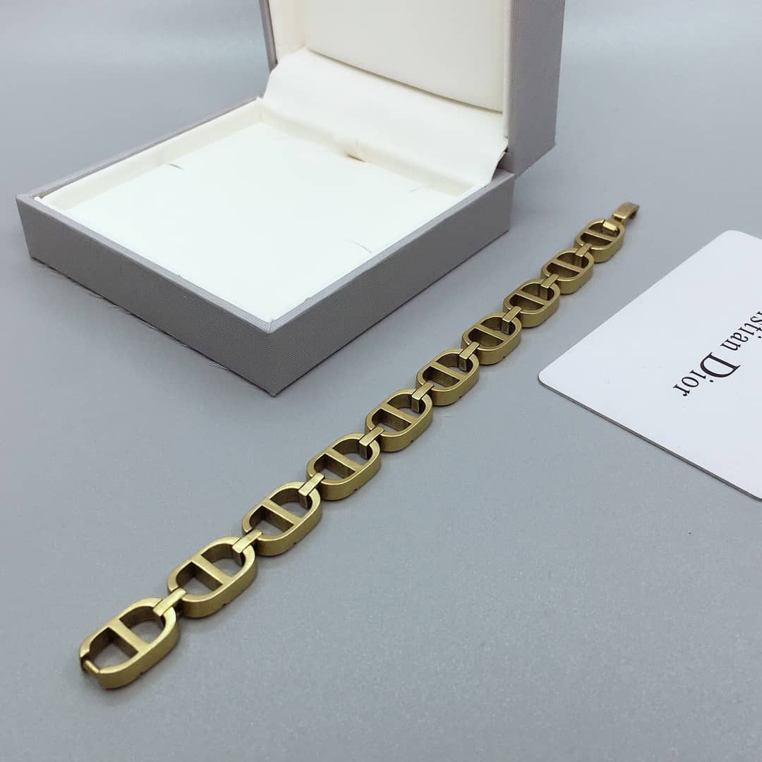 Best Chr1st1an D10r Classic Bracelet