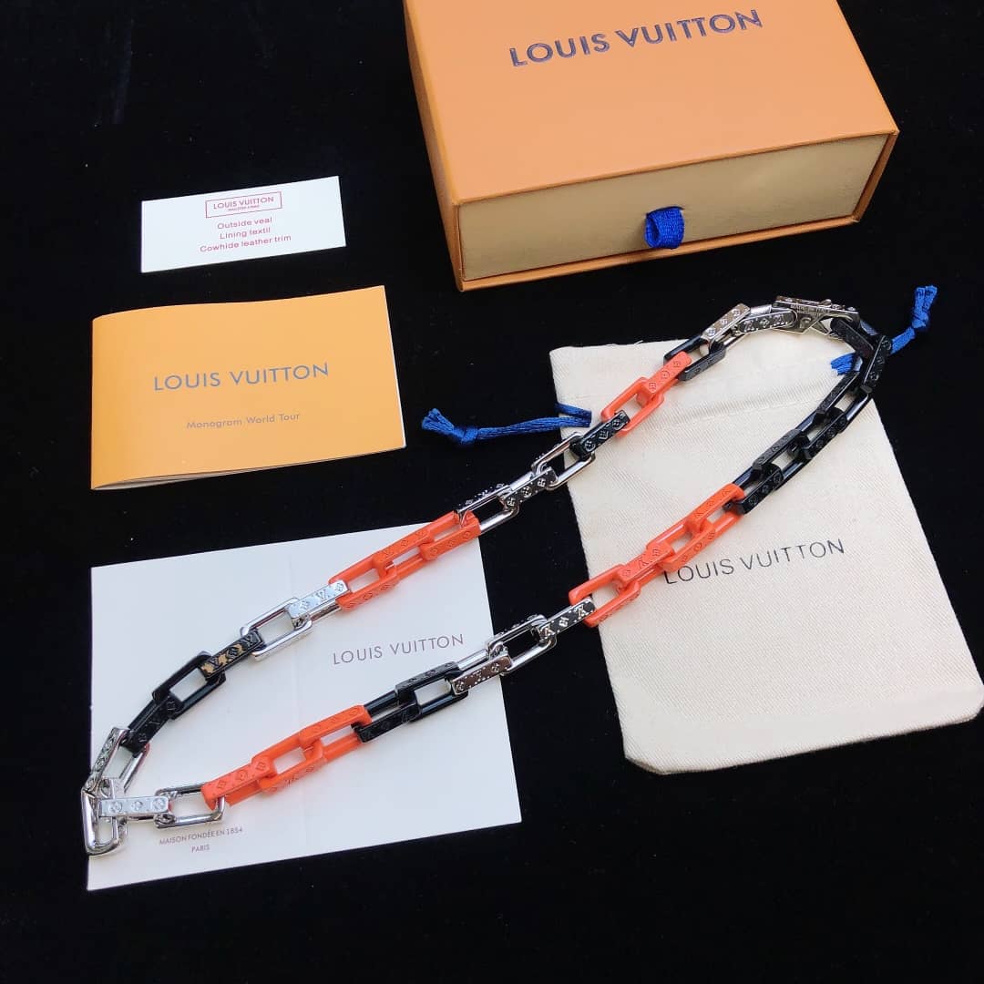 Fake L0vis Vvtt0n Logo Necklace