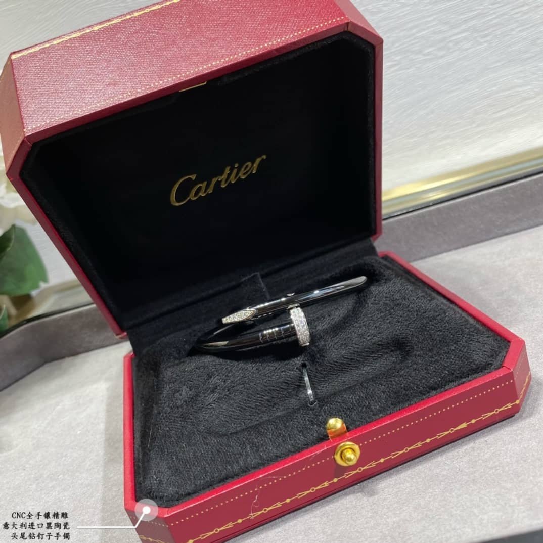 7 Star Ca*t1er Bracelet