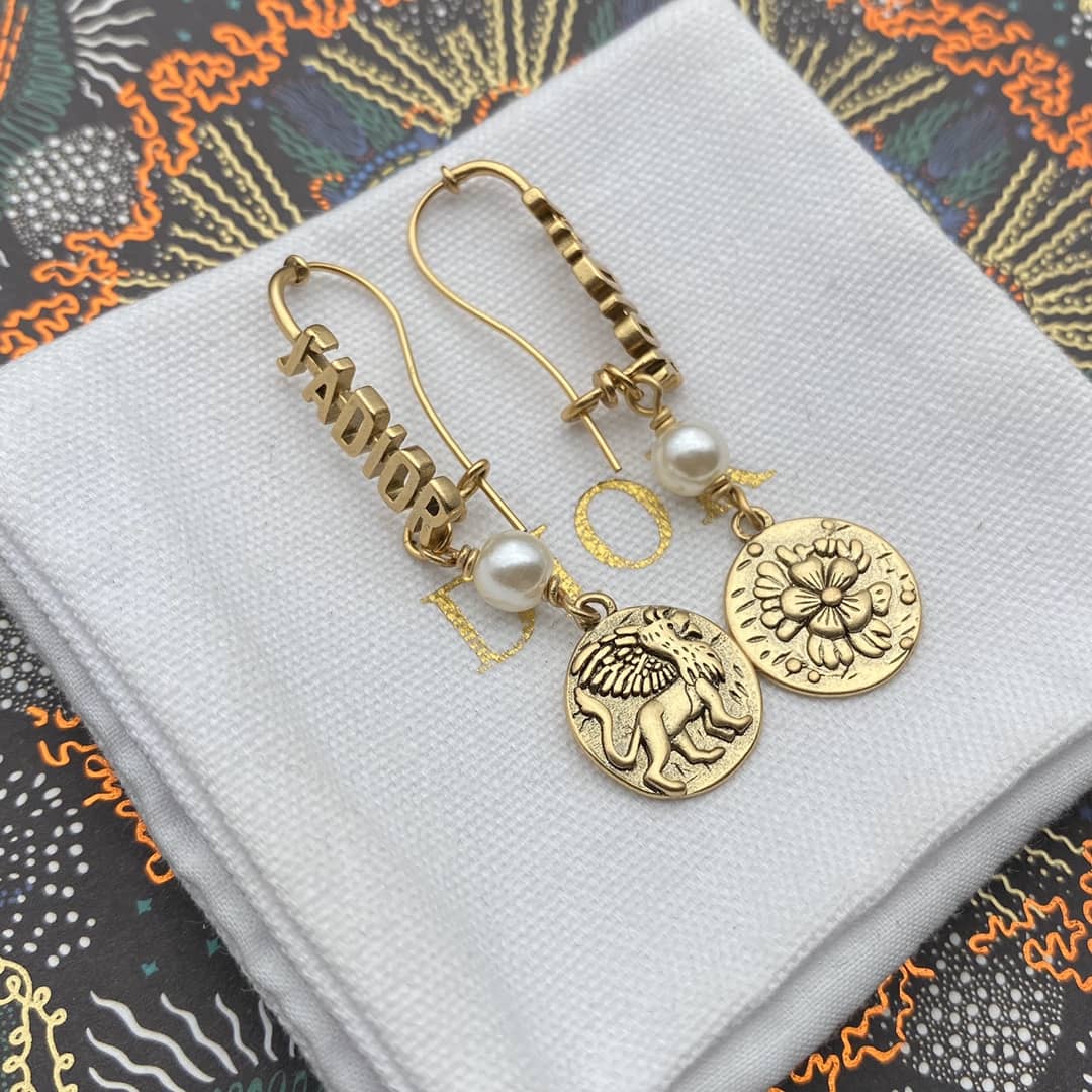 Top Quality Chr1st1an D10r Earring