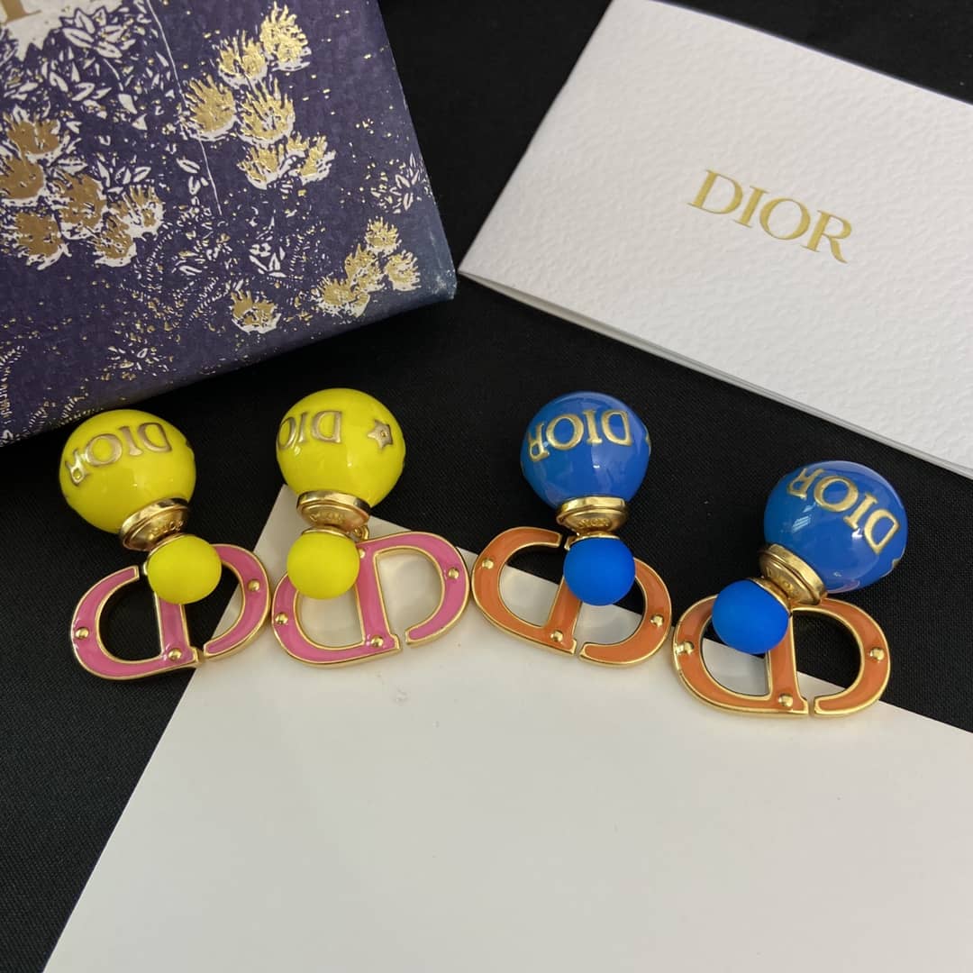 Best Chr1st1an D10r Classic Earring