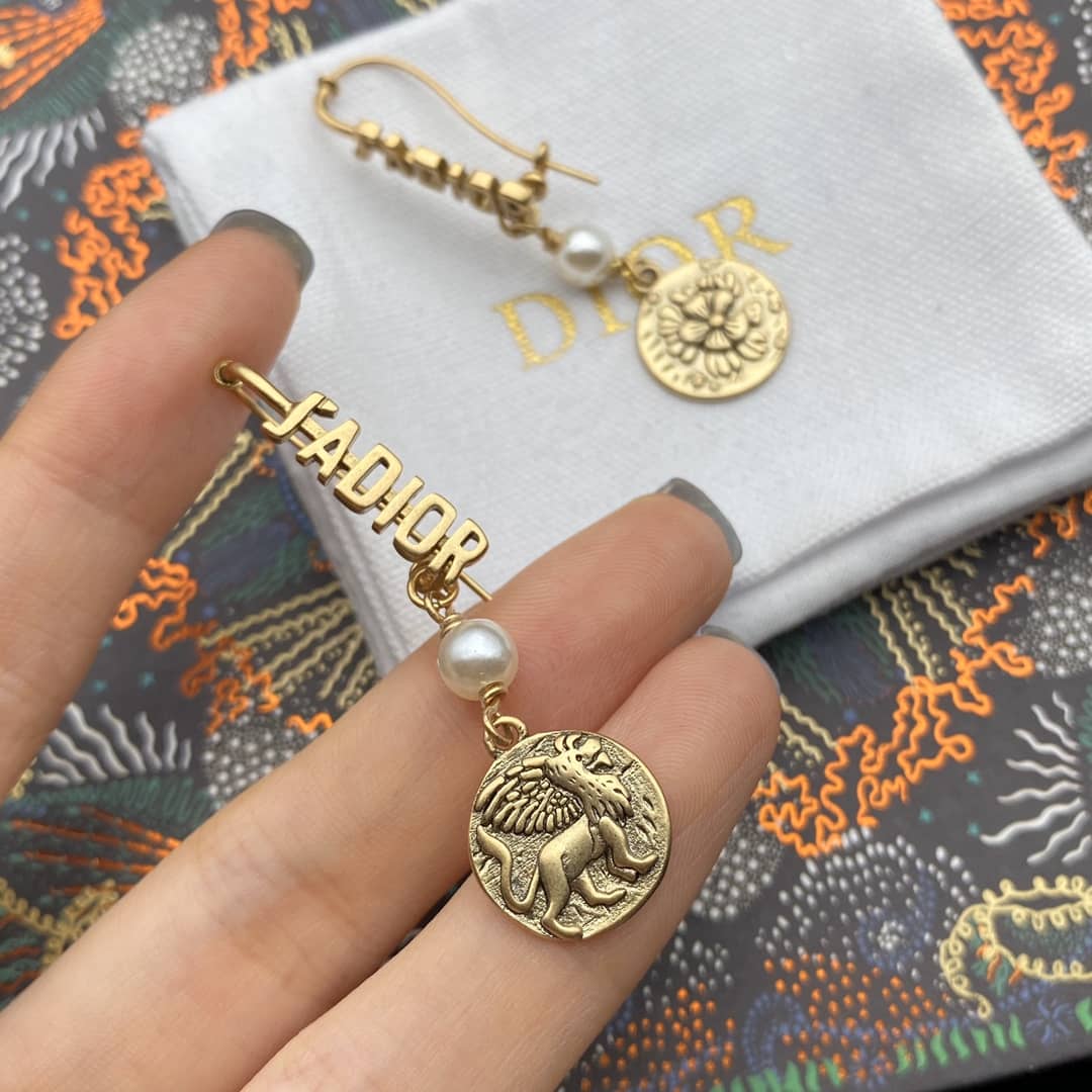 Top Quality Chr1st1an D10r Earring