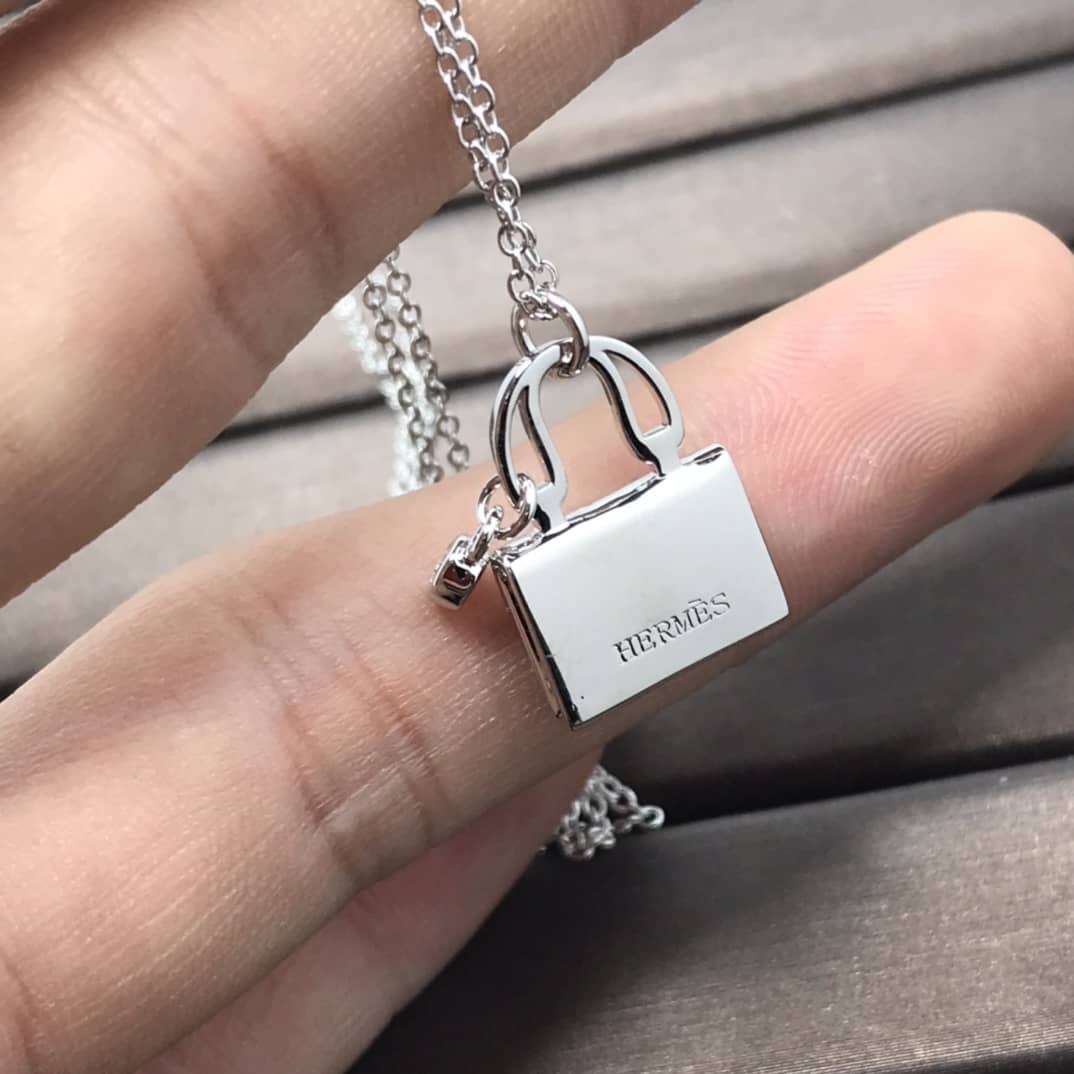 H**me5 Necklace For Sale